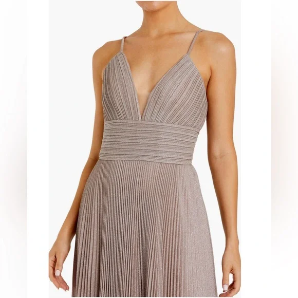 Mac Duggal Shimmer Pleated V-Neck Open Back Gown, Sz 12, NWT, Rose-gold - Picture 3 of 3